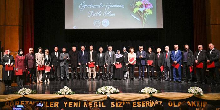 Gençlik ve Spor Bakanı Bak, Rize'de Öğretmenler Günü törenine katıldı