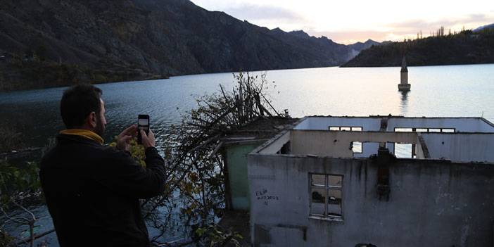 Elektrik üretimine başlayan Yusufeli Barajı’nda son köy de sular altında kalıyor