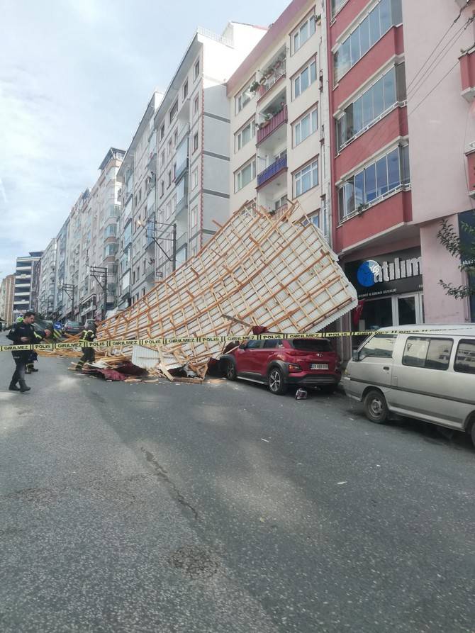 Giresun'da fırtına; çatılar uçtu; 1'i çocuk 2 kişi yaralı 17