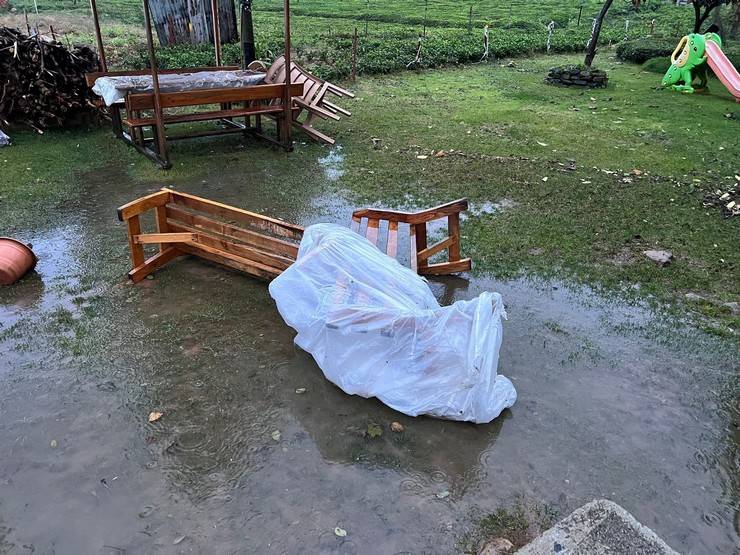 Dalgalar Karadeniz Sahil Yolu’na kadar ulaştı 4