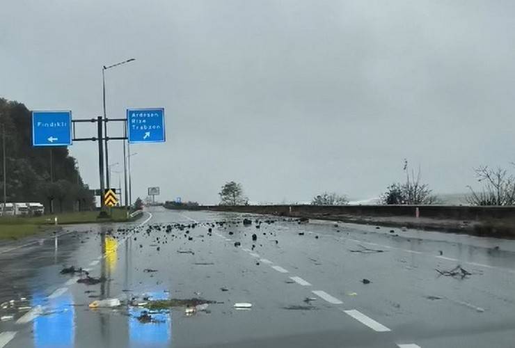 Dalgalar Karadeniz Sahil Yolu’na kadar ulaştı 6