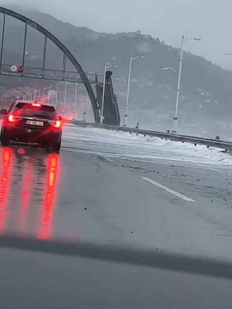 Dalgalar Karadeniz Sahil Yolu’na kadar ulaştı 7