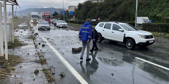 Karadeniz Sahil Yolu Çayeli-Trabzon istikameti ulaşıma kapatıldı