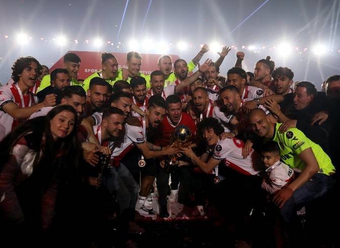 Süper Lig'e yükselen Samsunspor kupasını aldı 2