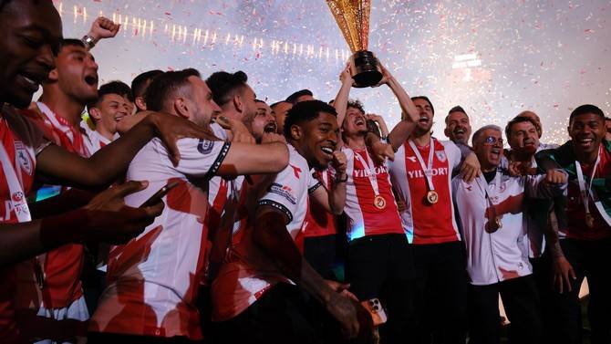 Süper Lig'e yükselen Samsunspor kupasını aldı 28