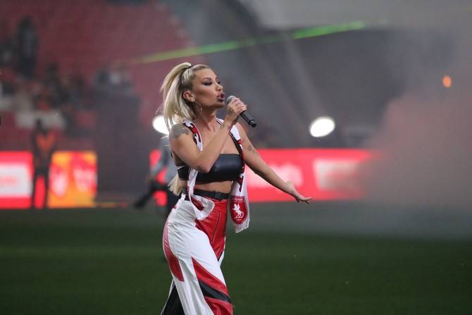 Süper Lig'e yükselen Samsunspor kupasını aldı 32