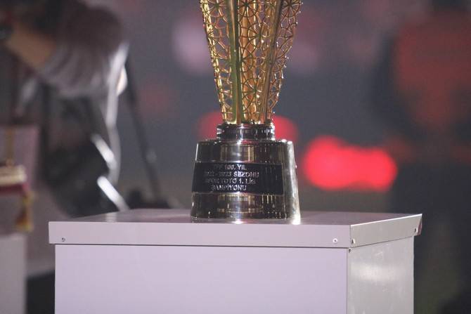 Süper Lig'e yükselen Samsunspor kupasını aldı 37