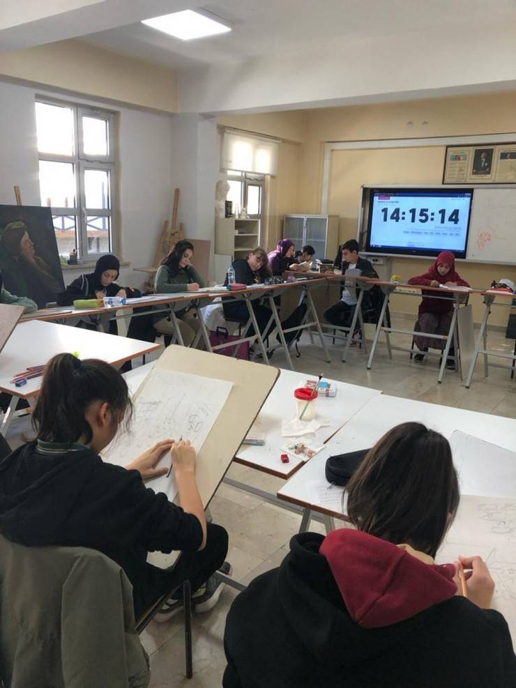 Rize'de Türkiye Yüzyılı Canlı Çizim Yarışması Düzenlendi 3
