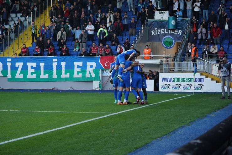 Çaykur Rizespor - RAMS Başakşehir maçından kareler 14