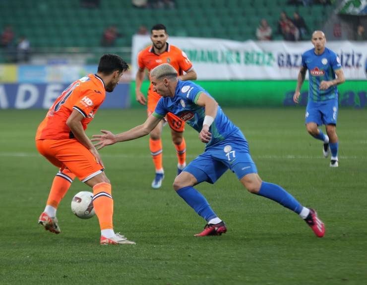 Çaykur Rizespor - RAMS Başakşehir maçından kareler 30