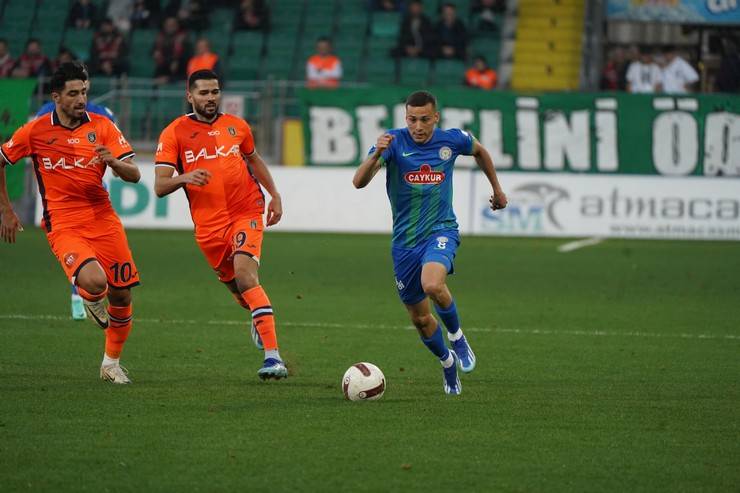 Çaykur Rizespor - RAMS Başakşehir maçından kareler 9