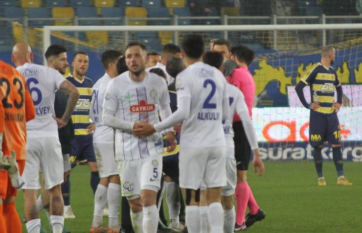 MKE Ankaragücü Kulübü Başkanı Faruk Koca Çaykur Rizespor maçı bitiminde hakeme yumruk attı 29