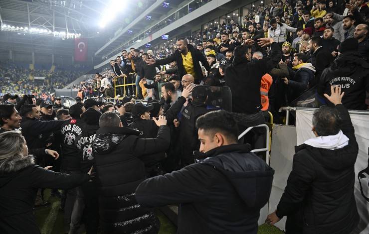 MKE Ankaragücü Kulübü Başkanı Faruk Koca Çaykur Rizespor maçı bitiminde hakeme yumruk attı 50