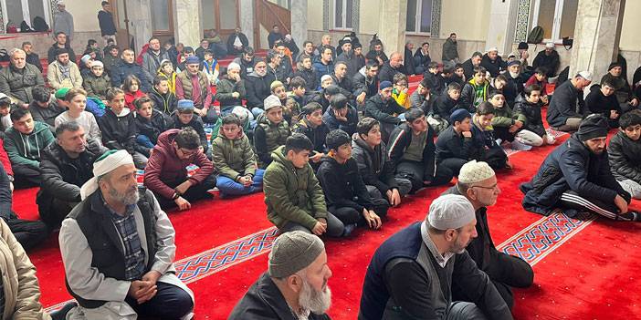Rize’de Hafızlar aileleriyle sabah namazında buluştu