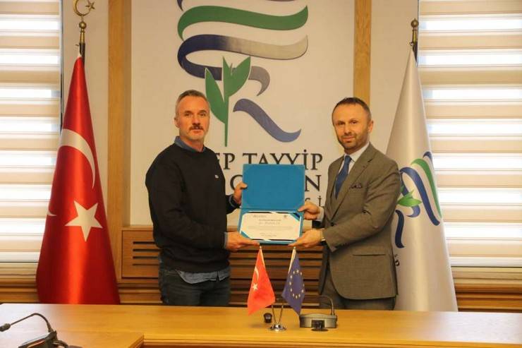 RTEÜ'de Mavi Büyüme Fikir Yarışmasında Dereceye Giren Öğrencilere Ödülleri Verildi 10