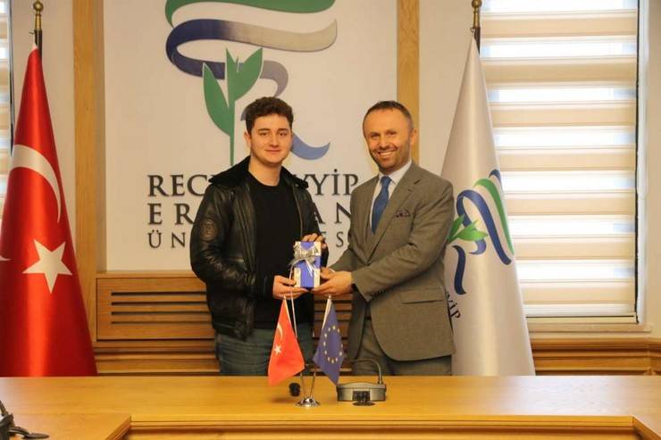 RTEÜ'de Mavi Büyüme Fikir Yarışmasında Dereceye Giren Öğrencilere Ödülleri Verildi 11