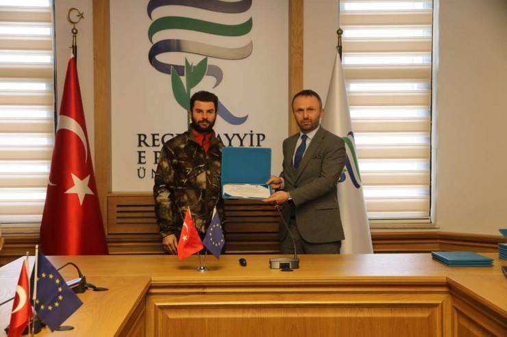 RTEÜ'de Mavi Büyüme Fikir Yarışmasında Dereceye Giren Öğrencilere Ödülleri Verildi 3