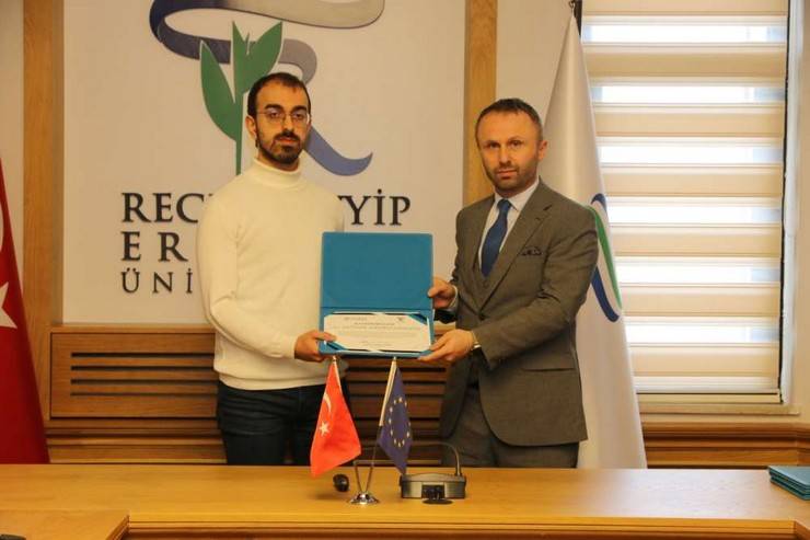 RTEÜ'de Mavi Büyüme Fikir Yarışmasında Dereceye Giren Öğrencilere Ödülleri Verildi 4