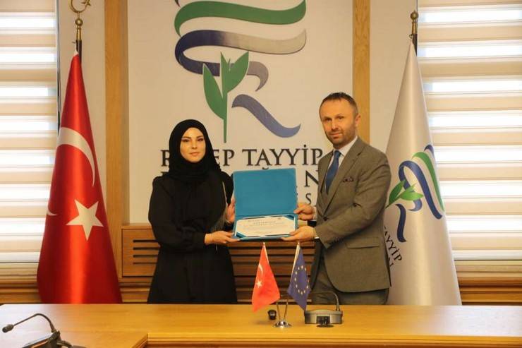 RTEÜ'de Mavi Büyüme Fikir Yarışmasında Dereceye Giren Öğrencilere Ödülleri Verildi 6