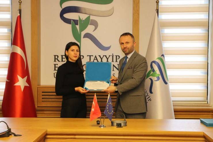 RTEÜ'de Mavi Büyüme Fikir Yarışmasında Dereceye Giren Öğrencilere Ödülleri Verildi 8