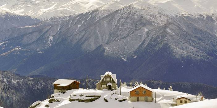 Rize'nin yüksek kesimleri kar yağışının ardından farklı bir güzelliğe büründü