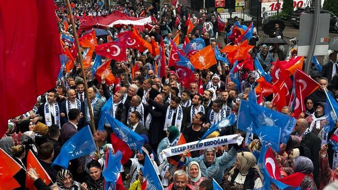 AK Parti’den Rize’de Coşkulu Sevgi Yürüyüşü 35