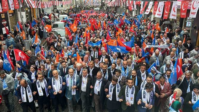 AK Parti’den Rize’de Coşkulu Sevgi Yürüyüşü 38