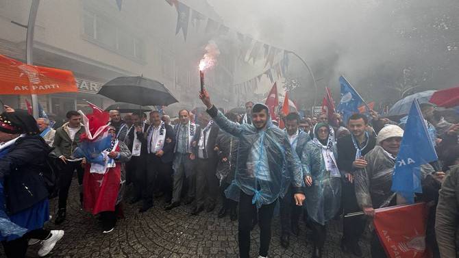 AK Parti’den Rize’de Coşkulu Sevgi Yürüyüşü 43
