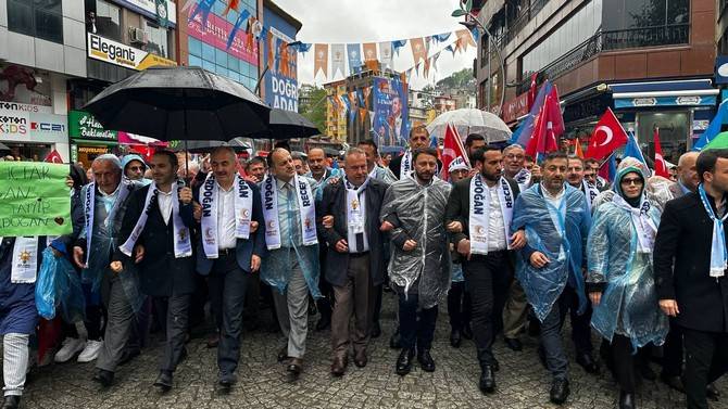 AK Parti’den Rize’de Coşkulu Sevgi Yürüyüşü 46