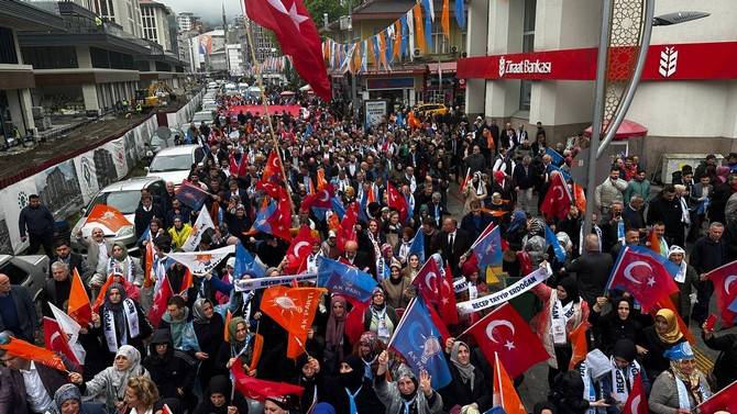 AK Parti’den Rize’de Coşkulu Sevgi Yürüyüşü 49
