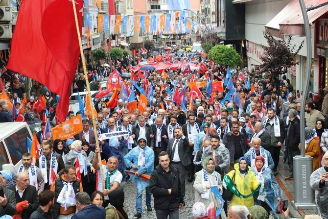 AK Parti’den Rize’de Coşkulu Sevgi Yürüyüşü 6