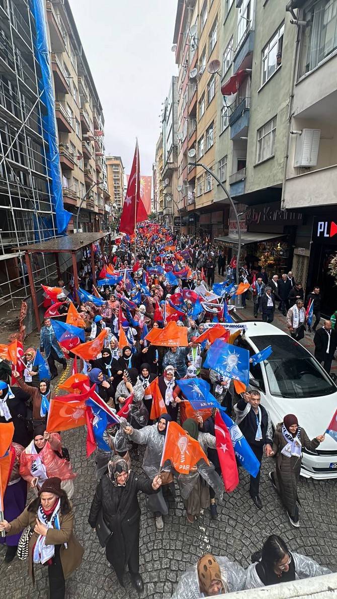 AK Parti’den Rize’de Coşkulu Sevgi Yürüyüşü 65