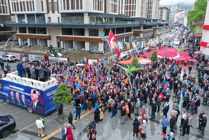 AK Parti’den Rize’de Coşkulu Sevgi Yürüyüşü 69