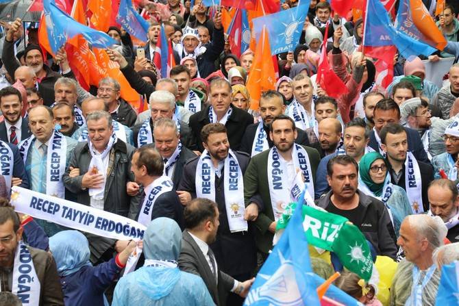 AK Parti’den Rize’de Coşkulu Sevgi Yürüyüşü 8