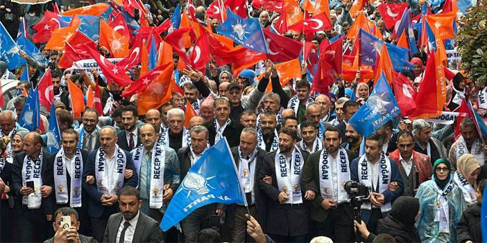 AK Parti’den Rize’de Coşkulu Sevgi Yürüyüşü