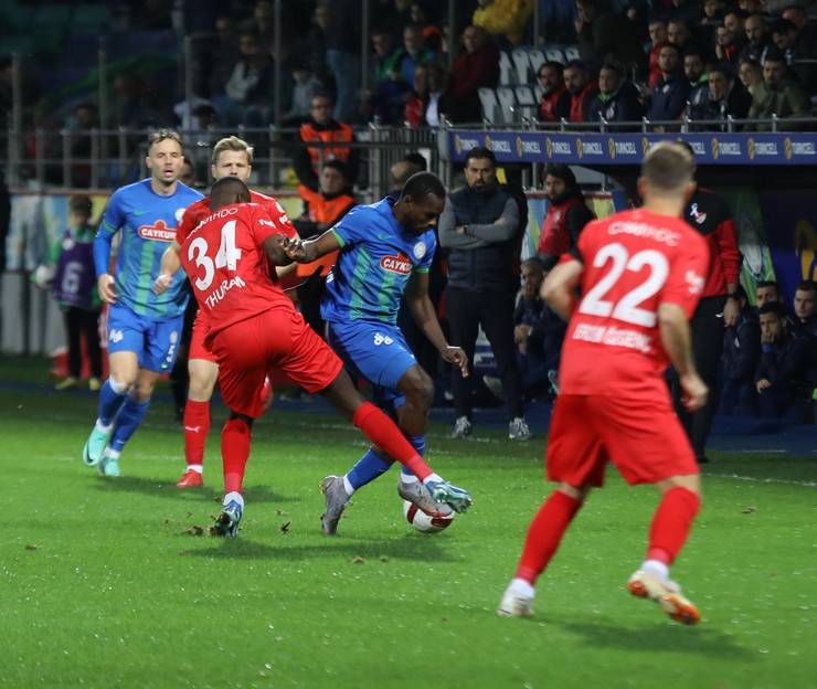 Çaykur Rizespor - Siltaş Yapı Pendikspor Maçından Kareler 3