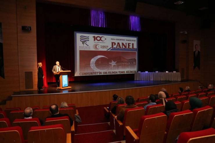 RTEÜ'de Cumhuriyet’in 100. Yılında Temel Bilimler Paneli Gerçekleştirildi 4