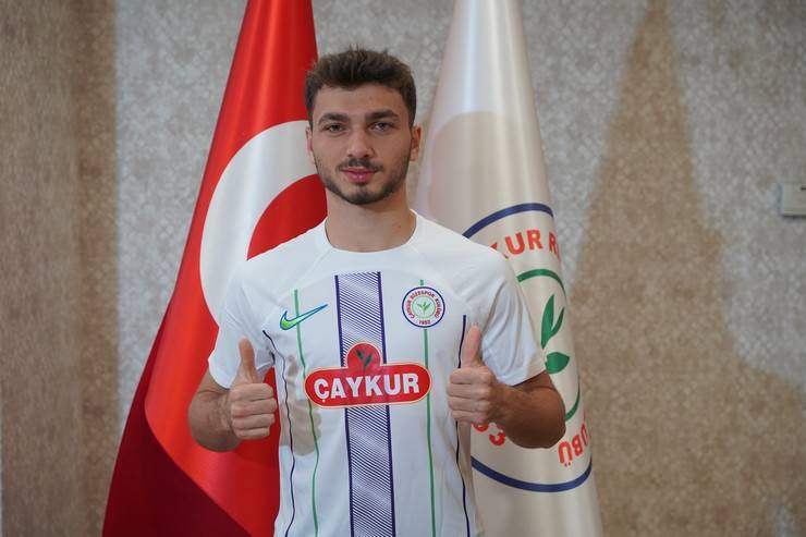 Çaykur Rizespor altyapı oyuncusu Remzi Kolcuoğlu ile profesyonel sözleşme imzaladı 11