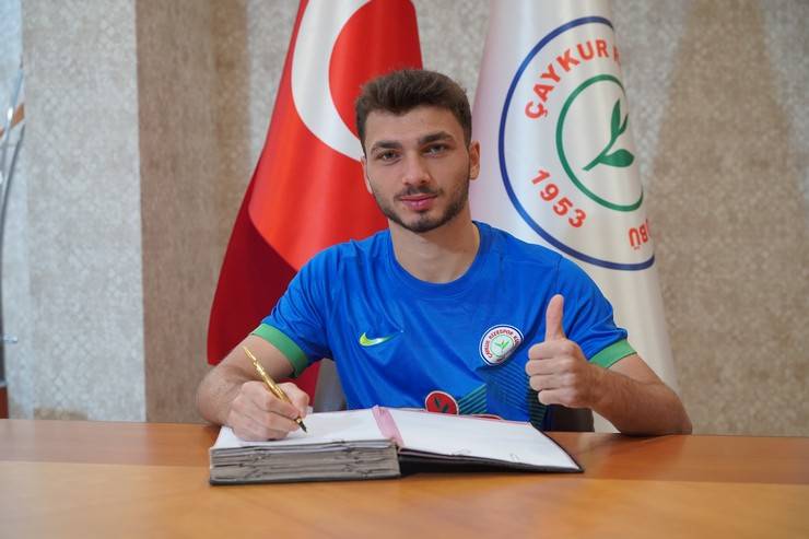 Çaykur Rizespor altyapı oyuncusu Remzi Kolcuoğlu ile profesyonel sözleşme imzaladı 12