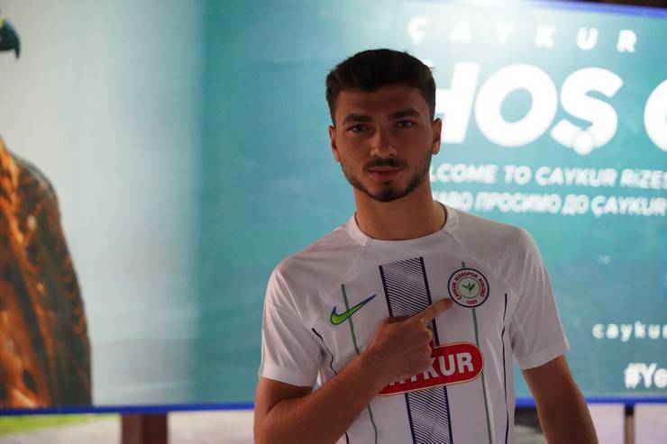 Çaykur Rizespor altyapı oyuncusu Remzi Kolcuoğlu ile profesyonel sözleşme imzaladı 3