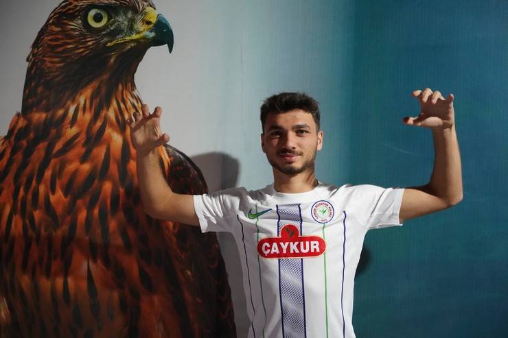 Çaykur Rizespor altyapı oyuncusu Remzi Kolcuoğlu ile profesyonel sözleşme imzaladı 4