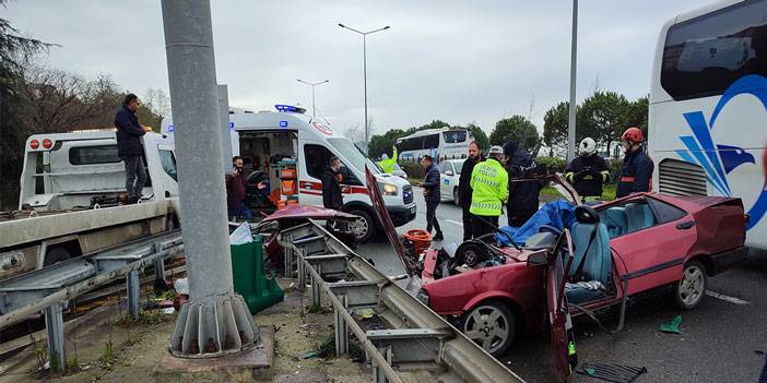 Sürmene'de bariyere çarpan otomobil parçalandı: 2 ölü, 2 yaralı