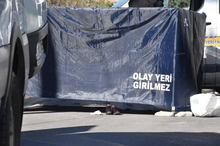 Öğretim görevlisi, kızını ve kayınvalidesini öldürdü, eşini ağır yaralayıp, intihar etti 6