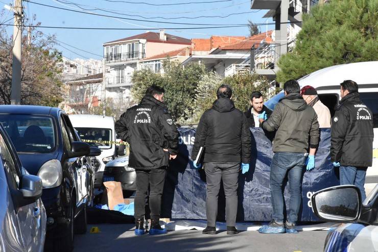 Öğretim görevlisi, kızını ve kayınvalidesini öldürdü, eşini ağır yaralayıp, intihar etti 9