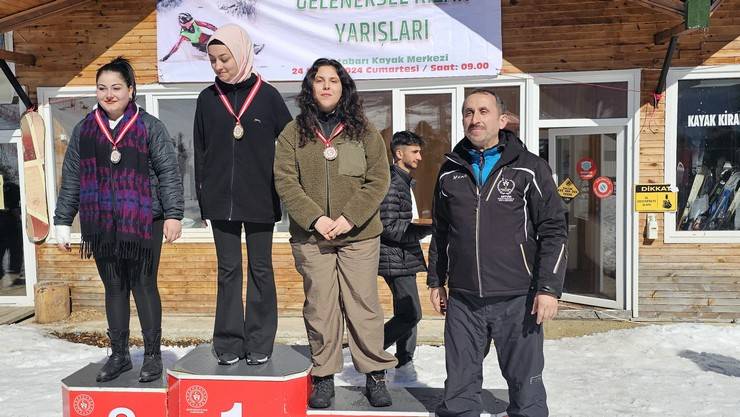 Artvin’de renkli Dağ Kızağı yarışları 10