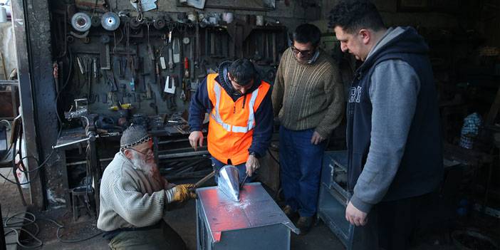 Rize'de 55 yıldır kaynakçılık yapan usta, mesleğini yeni nesle öğretiyor