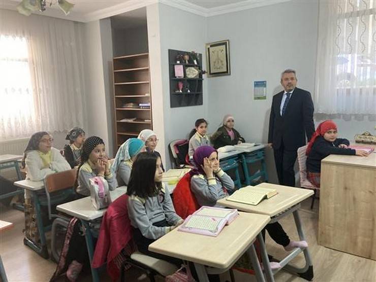 Rize Valisi Baydaş’tan Berat Camii Kur’an Kursu’na Ziyaret 7