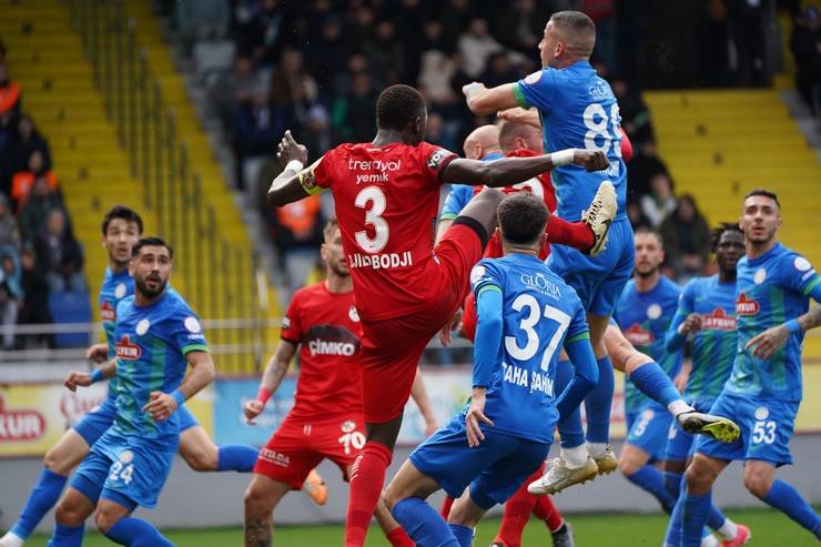 Çaykur Rizespor - Gaziantep FK maçından kareler 11