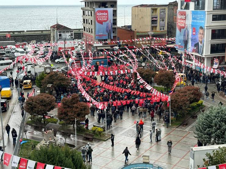 CHP Genel Başkanı Özgür Özel Rize'de 11