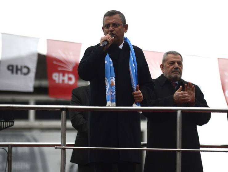 CHP Genel Başkanı Özgür Özel Rize'de 3